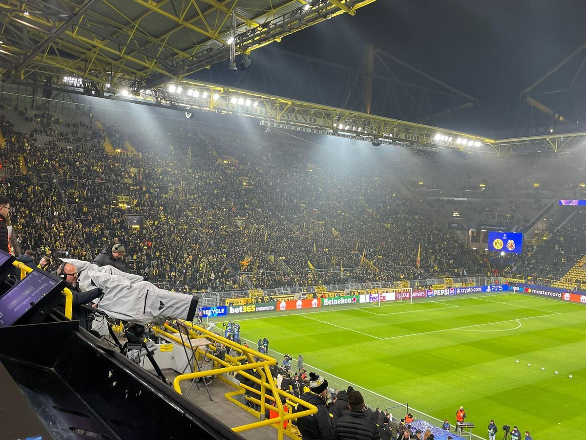 Lleno absoluto en el 'Muro del Dortmund' a falta de una hora para el inicio del partido
