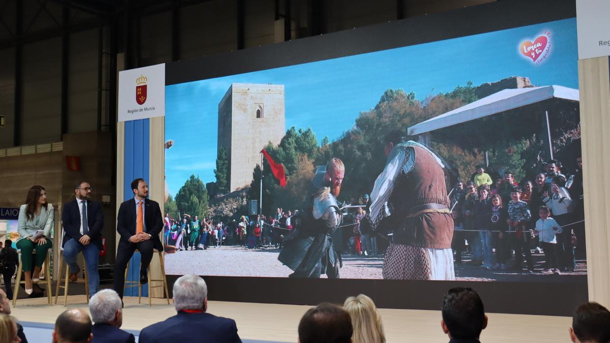 El alcalde, Diego José Mateos, y el vicealcalde y concejal de Turismo, Francisco Morales, durante la presentación de las Fiestas de San Clemente en Fitur