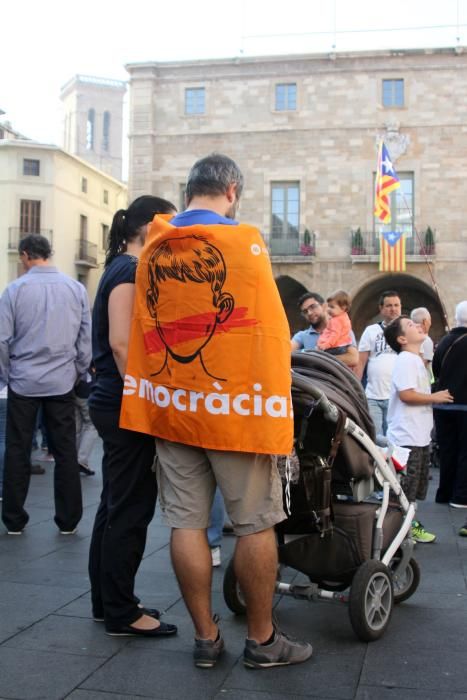 Penjada de cartells a Manresa pro referèndum