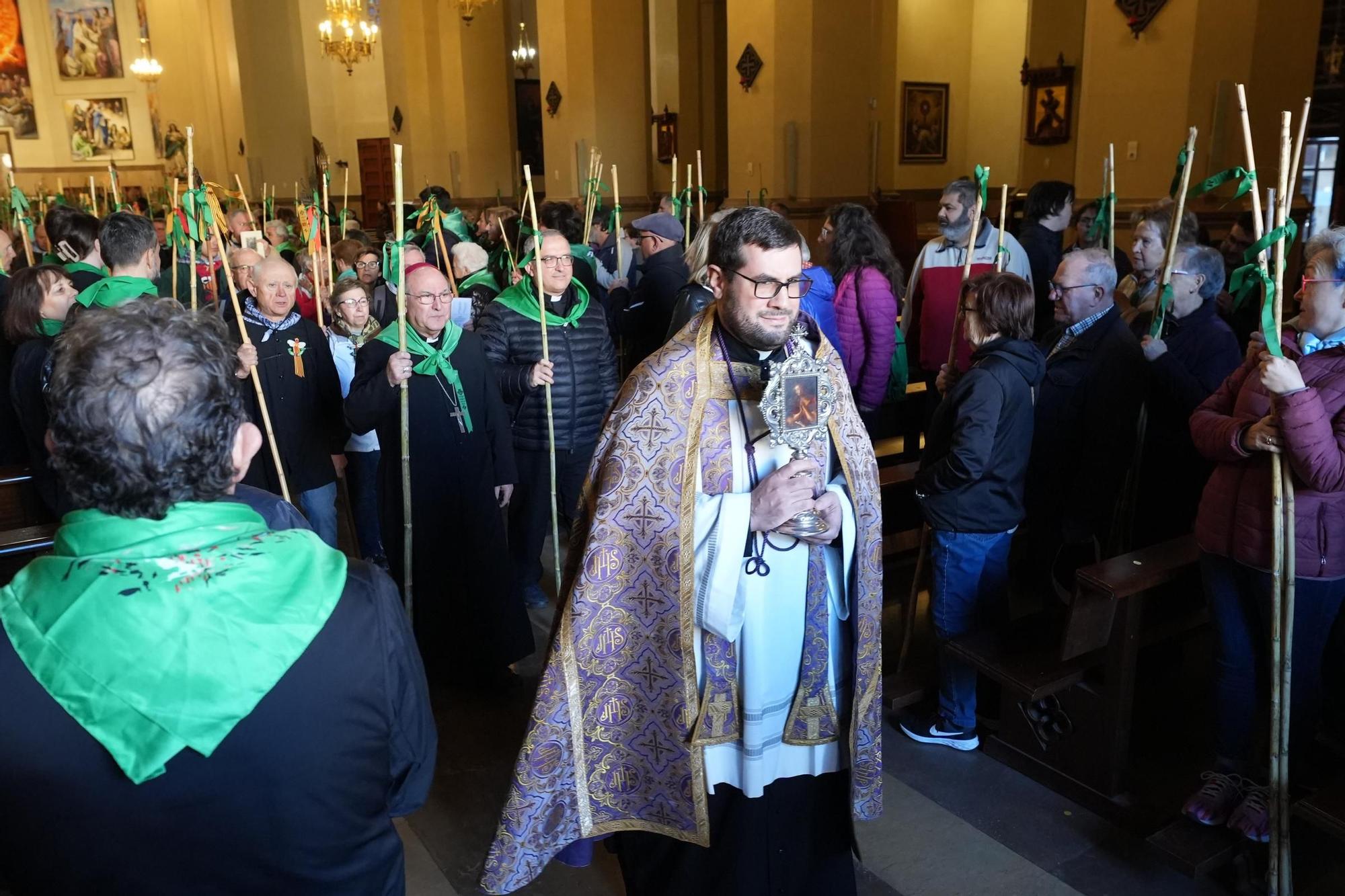El ‘préstec’ de la Romeria, David Barrios, porta la reliquia de Santa María Magdalena en el día grande.
