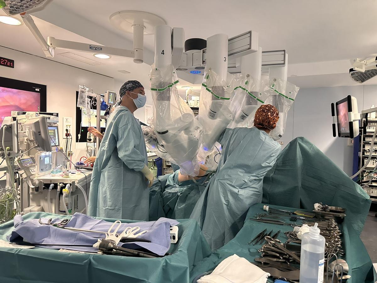 Grupo Policlínica es uno de los centros sanitarios privados de España con mayor porcentaje de cirugía robótica en sus especialidades médicas.