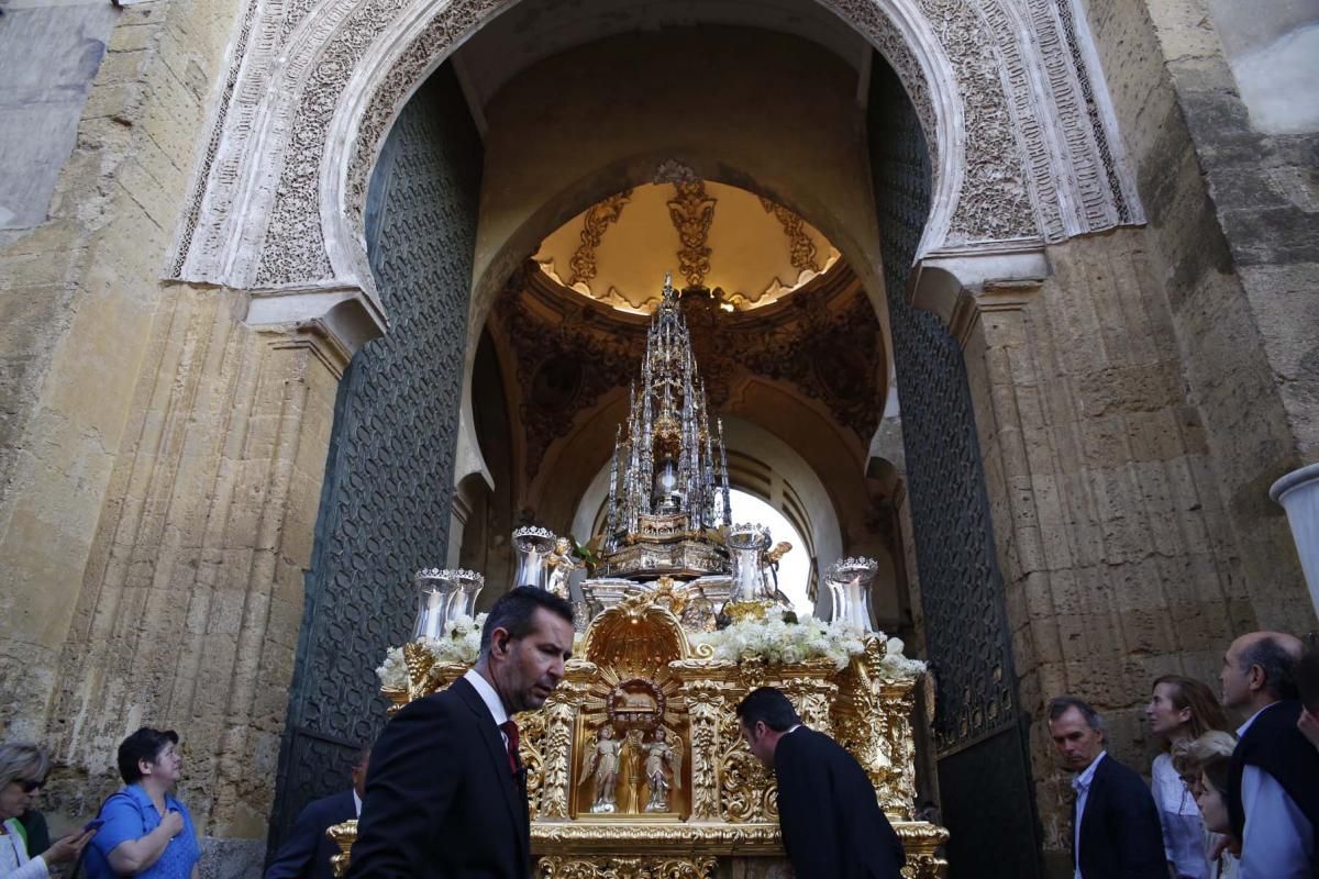 El Corpus recorre las inmediaciones de la Mezquita-Catedral