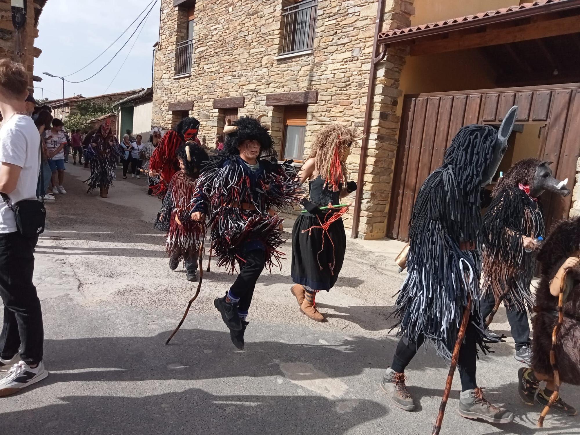 Las mascaradas zamoranas exaltan su autenticidad en Pobladura de Aliste