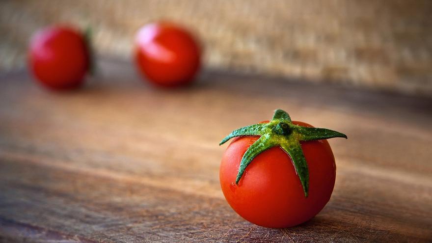 Si ves esto en un tomate, tíralo de inmediato