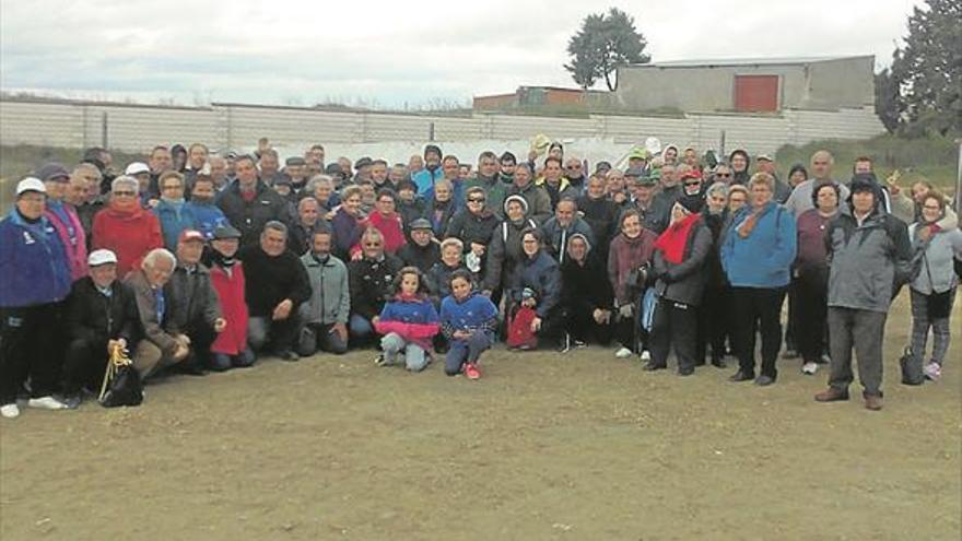 Un torneo de petanca congrega a 120 participantes de Rivera de Fresnedosa