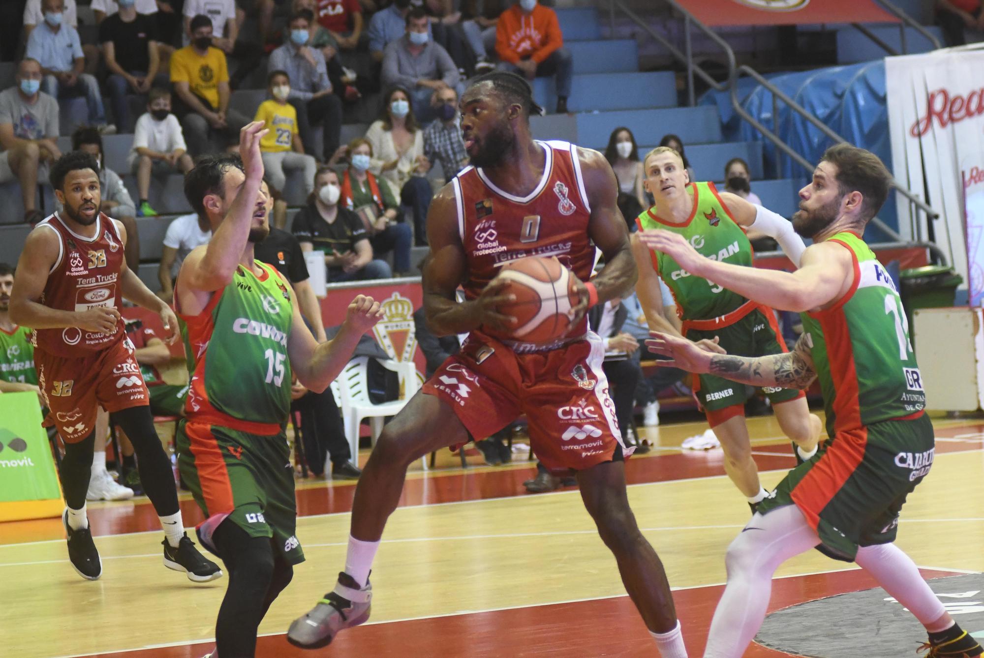 El Real Murcia sorprende al Granada y fuerza el tercer partido del play off de ascenso (69-62)