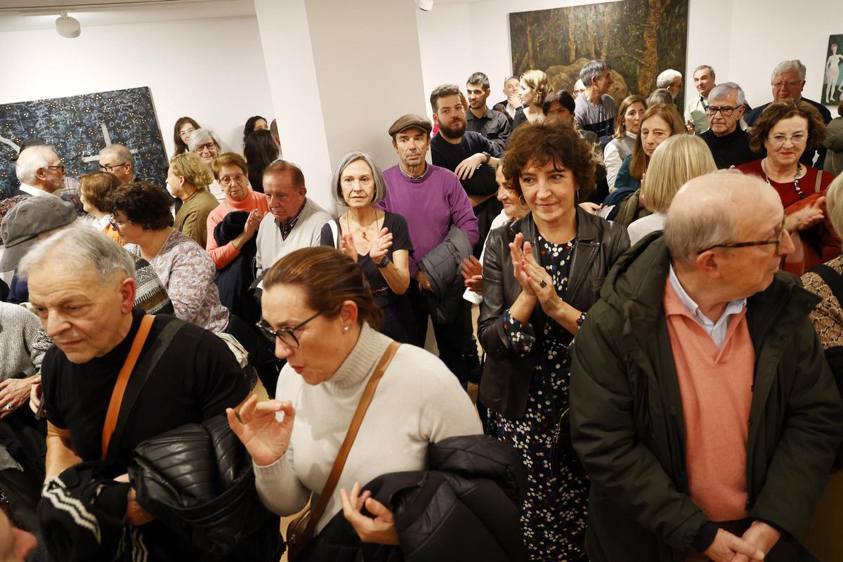 Las dos salas de la fundación se quedaron pequeñas para el numeroso público.