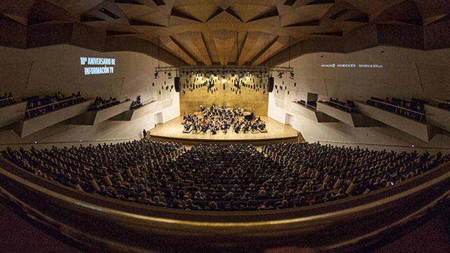 Un abarrotado Auditorio del ADDA acogió el concierto «Les Grans músiques de la història».