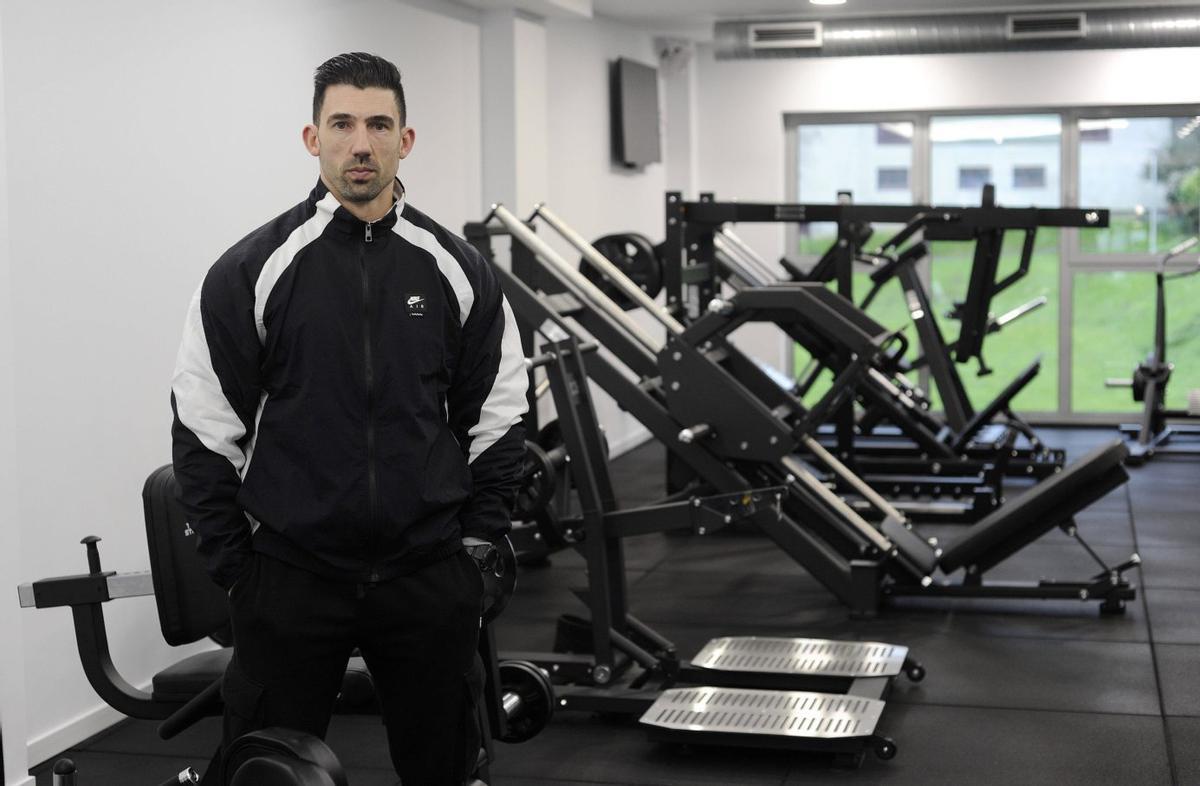 Alberto López, ayer, en una sala de su gimnasio de Lalín. | Bernabé/Javier Lalín