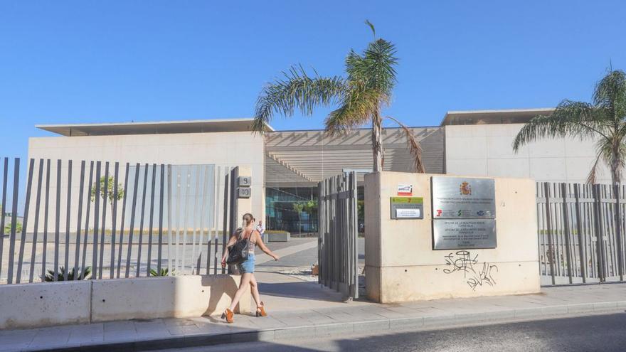 La Oficina de la Seguridad Social en Torrevieja niega la atención presencial a los usuarios
