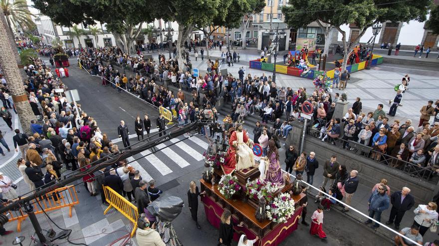 Vídeo: Procesión Magna en Triana y Vegueta | Foto: Vista de la procesión Magna a su paso por General Bravo