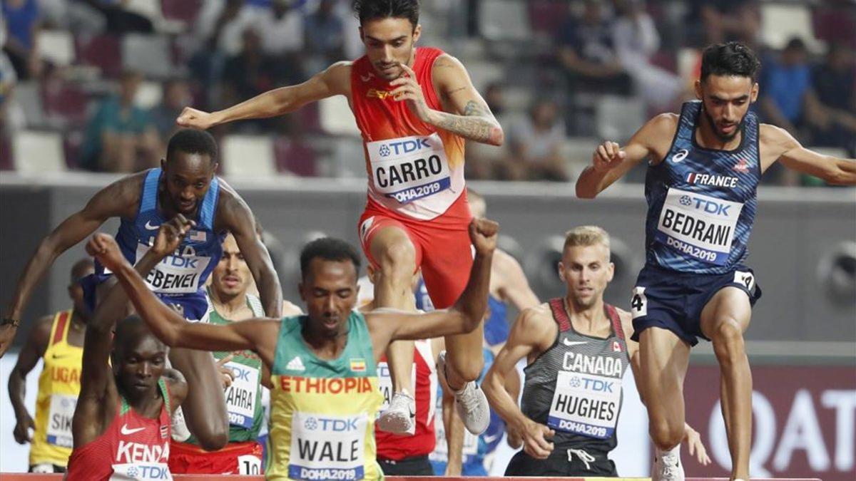 El español Fernando Carro, compitiendo en los 300m obstáculos de Doha 2019