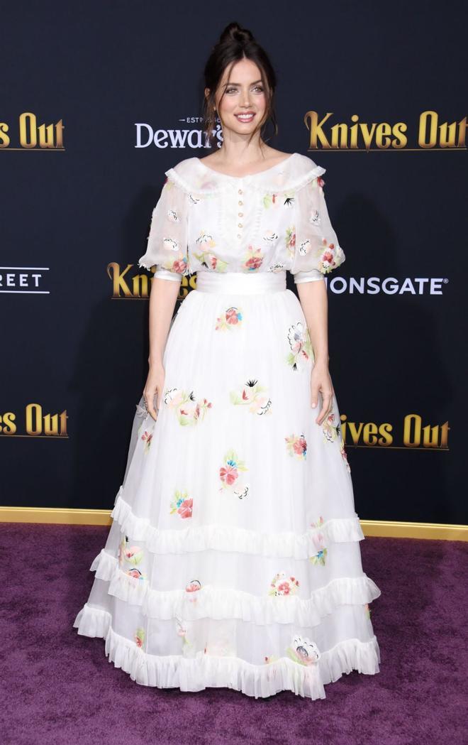 Ana de Armas con un vestido de época de Chanel de su temporada primavera verano 2020