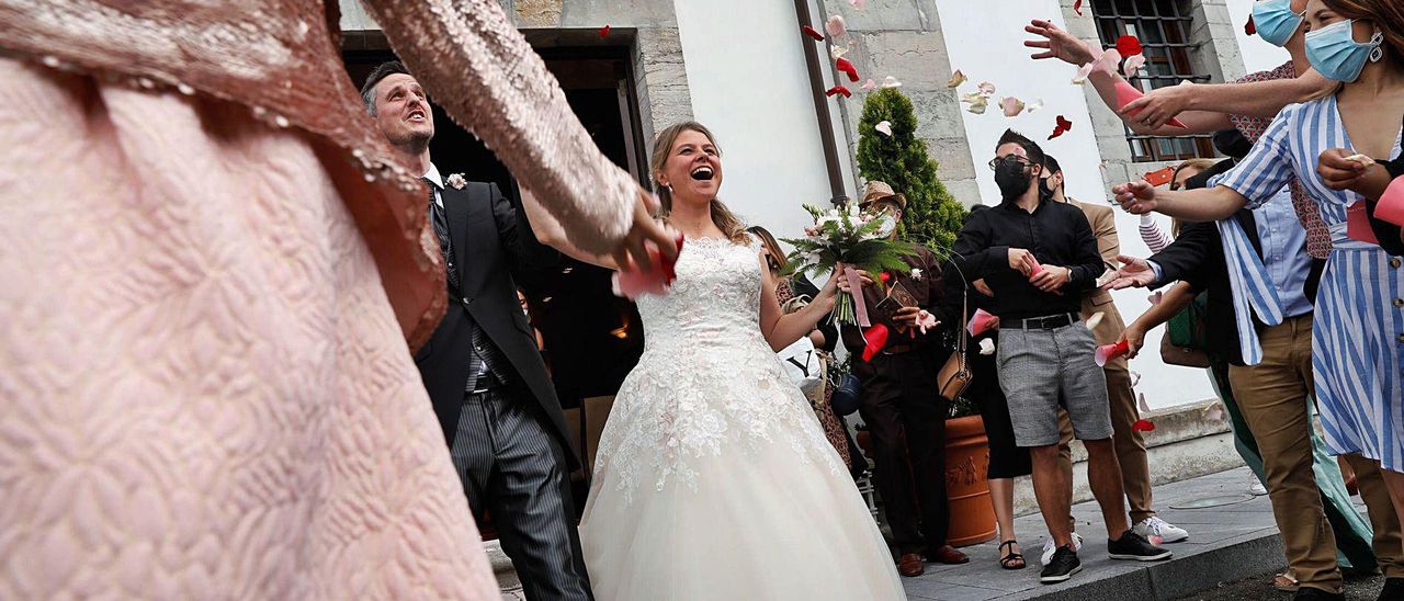 Los recién casados Benoît Salaun y Cheryl von Asten, en el Palacio de La Magdalena.