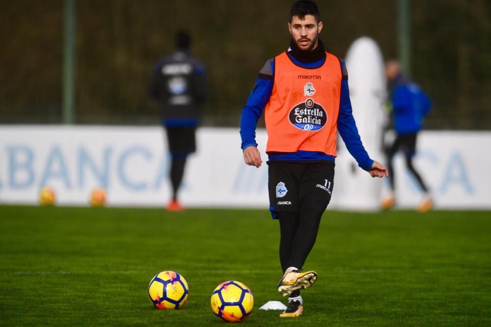 Lucas Pérez vuelve a entrenar con el grupo