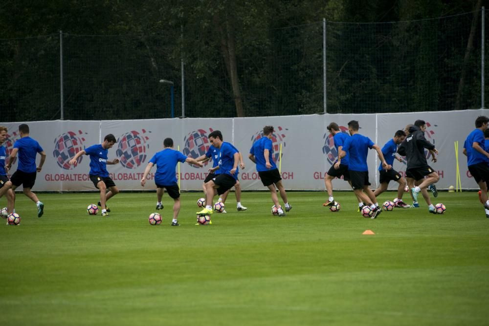 Entrenamiento por la tarde del Real Oviedo con David Rocha