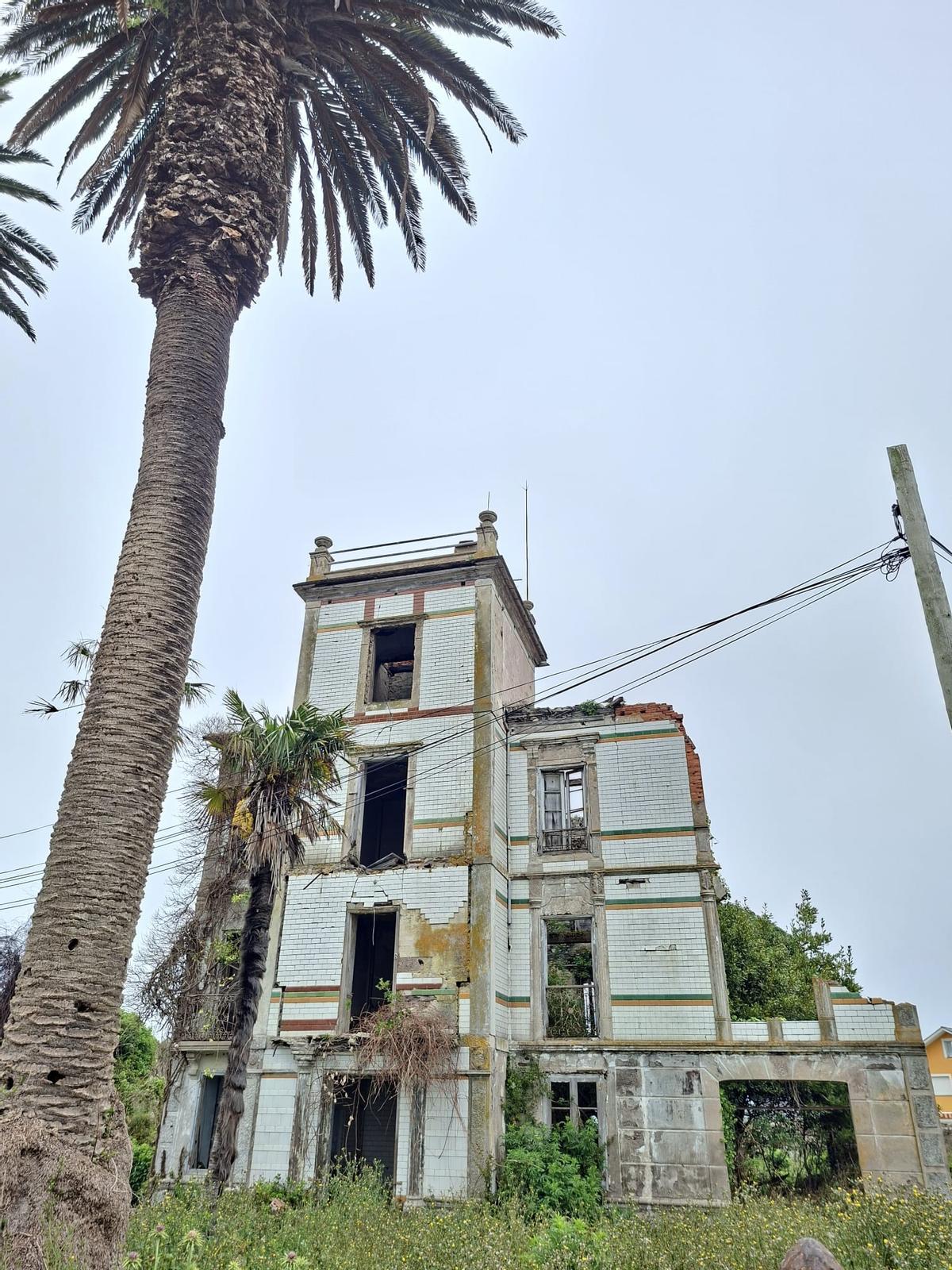 En imágenes: Estado actual de la Torre de Valdepares, en El Franco