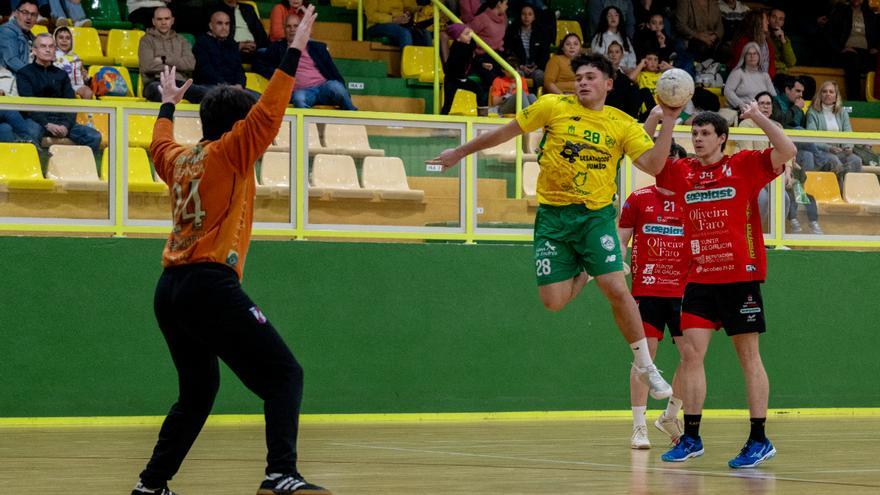 El Desatascos Jumbo Gáldar no falla y consolida la segunda plaza con un triunfo ante el Culleredo (24-28)