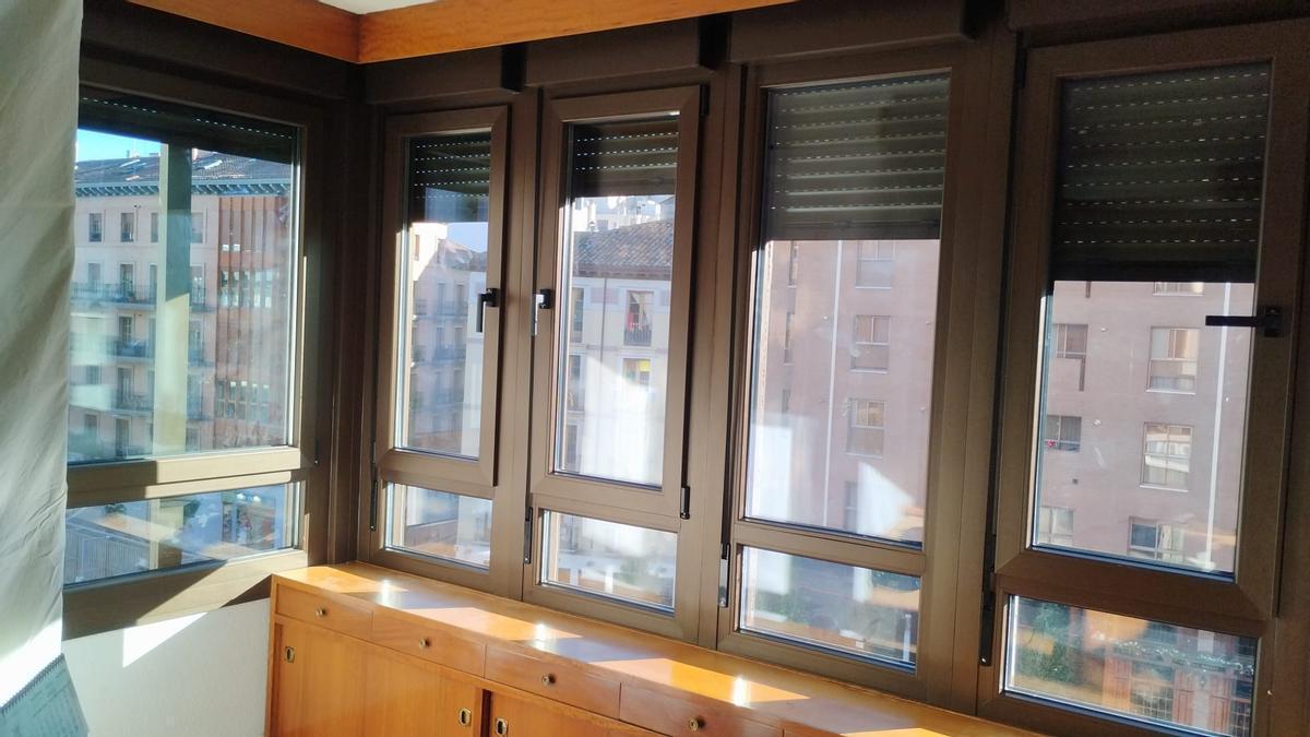 Ventanas Dikter está especializada en la instalación de ventanas de PVC, cerramientos y cristalería.