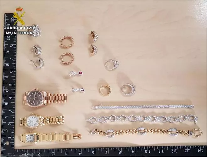 Detienen en Torrevieja a los presuntos autores de robos de joyas valoradas en 116.000 euros