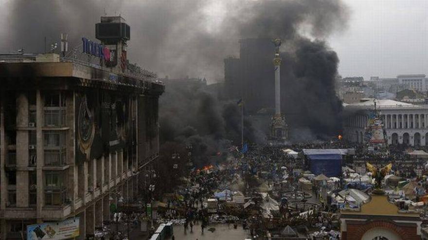 Al menos 26 muertos en el día más trágico de la revuelta en Kiev