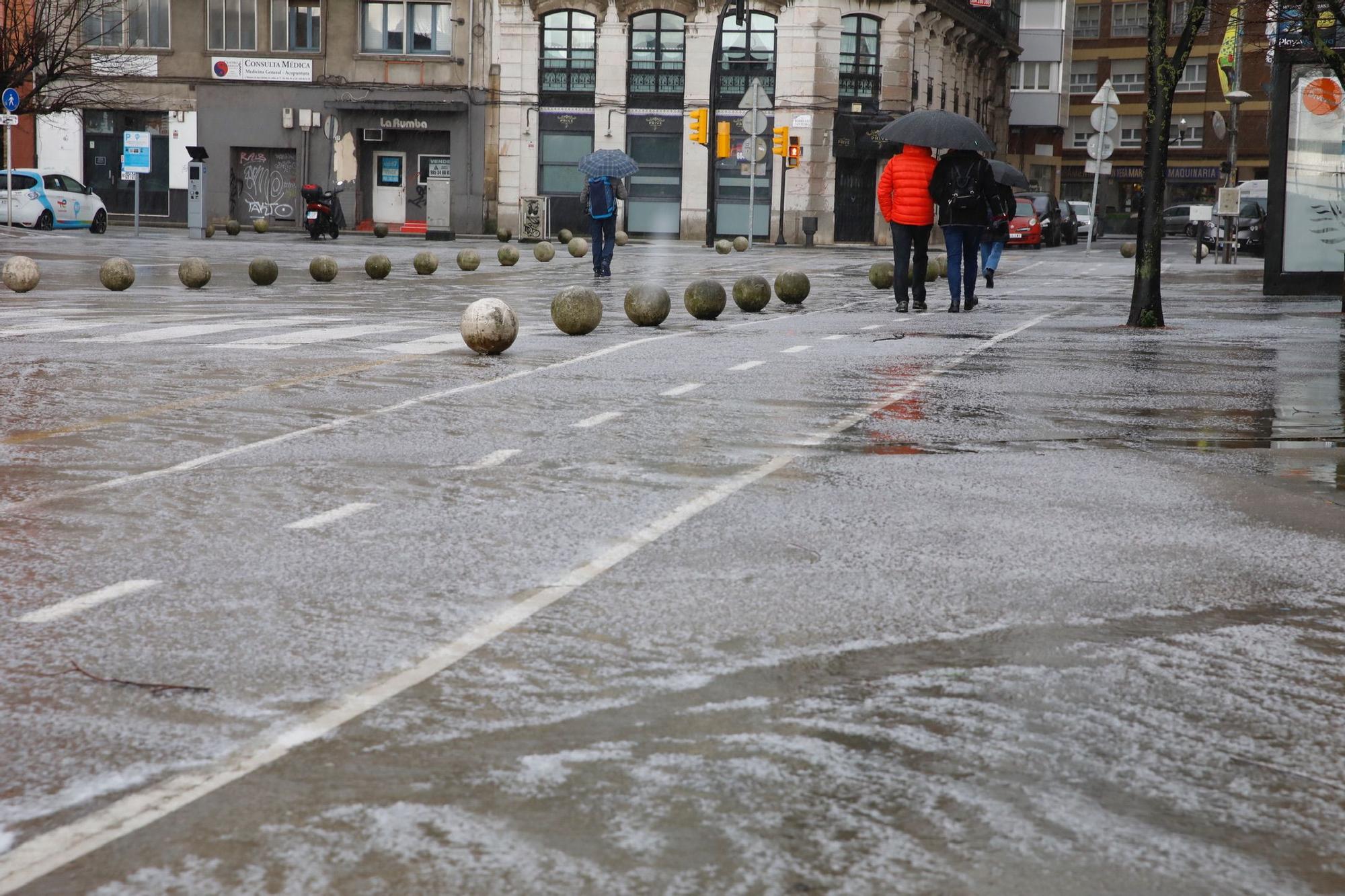 Las imágenes del temporal en Gijón.