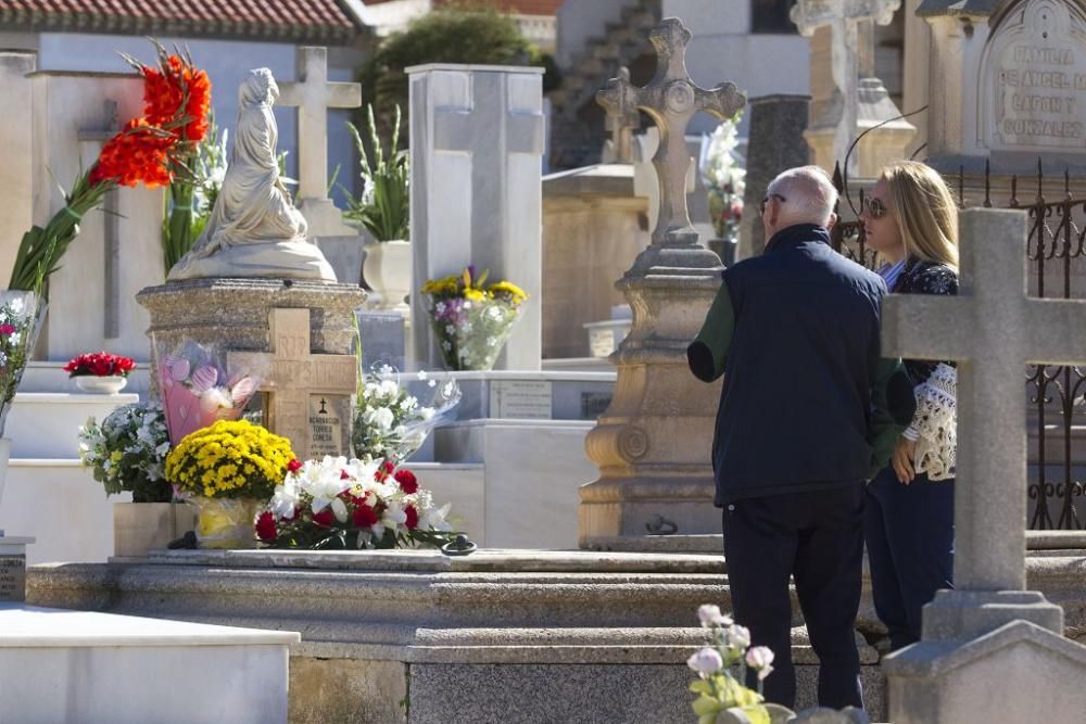 Día de Todos Los Santos en el cementerio de Los Remedios (Cartagena)