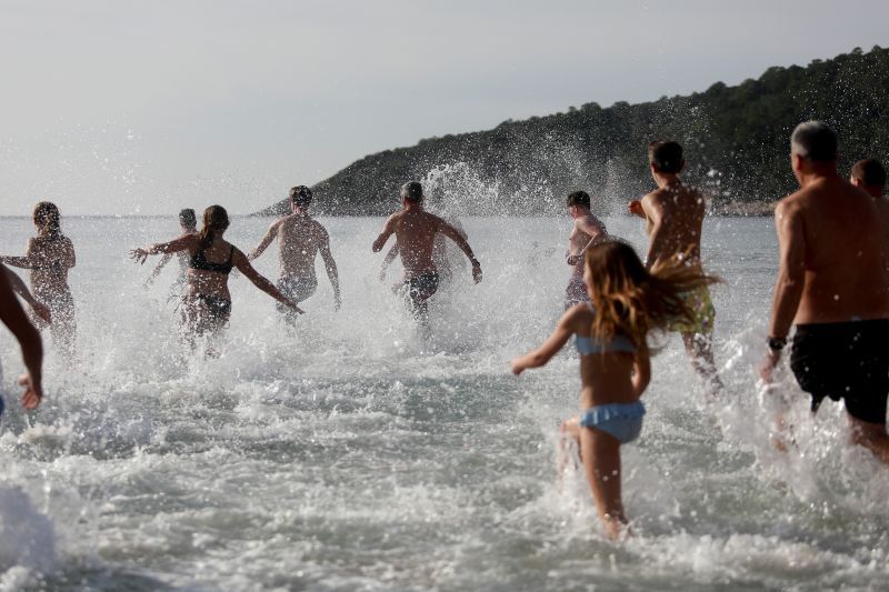 Primer baño del año. Ses Salines.