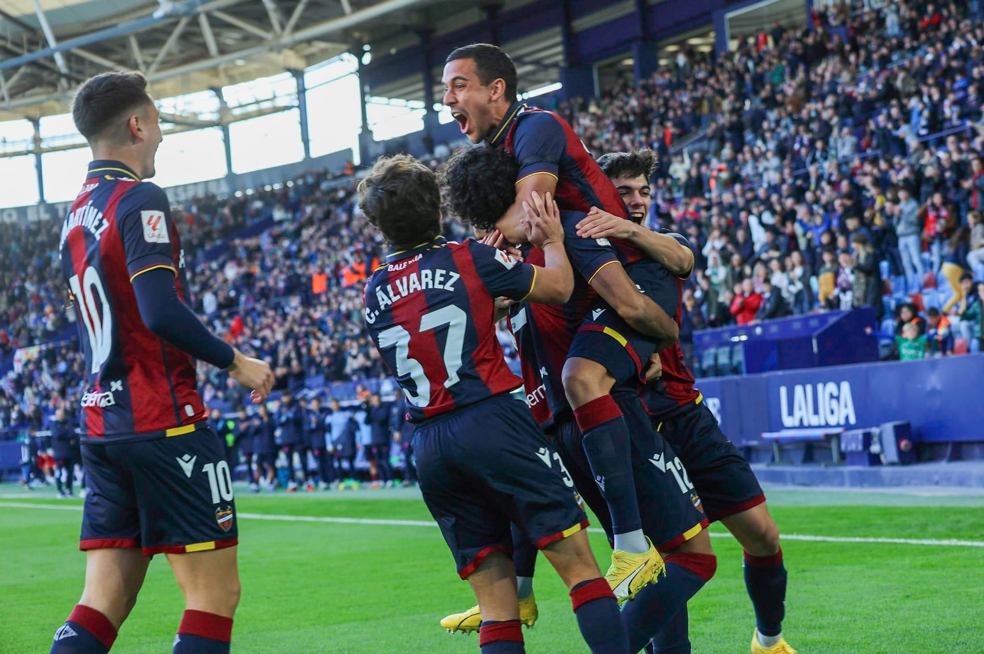 El Levante - Huesca, en imágenes