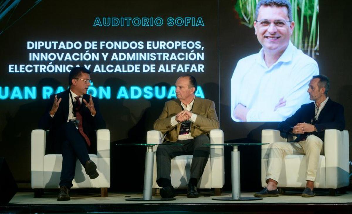 La mesa redonda inaugural con Juan Ramón Adsuara, José Vicente Morata y David Rosa Mañez.