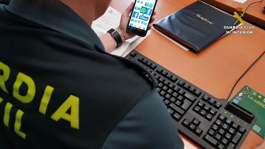 La Guardia Civil de Novelda detiene a tres jóvenes por amenazar vía Whatsapp a una persona con capacidades limitadas