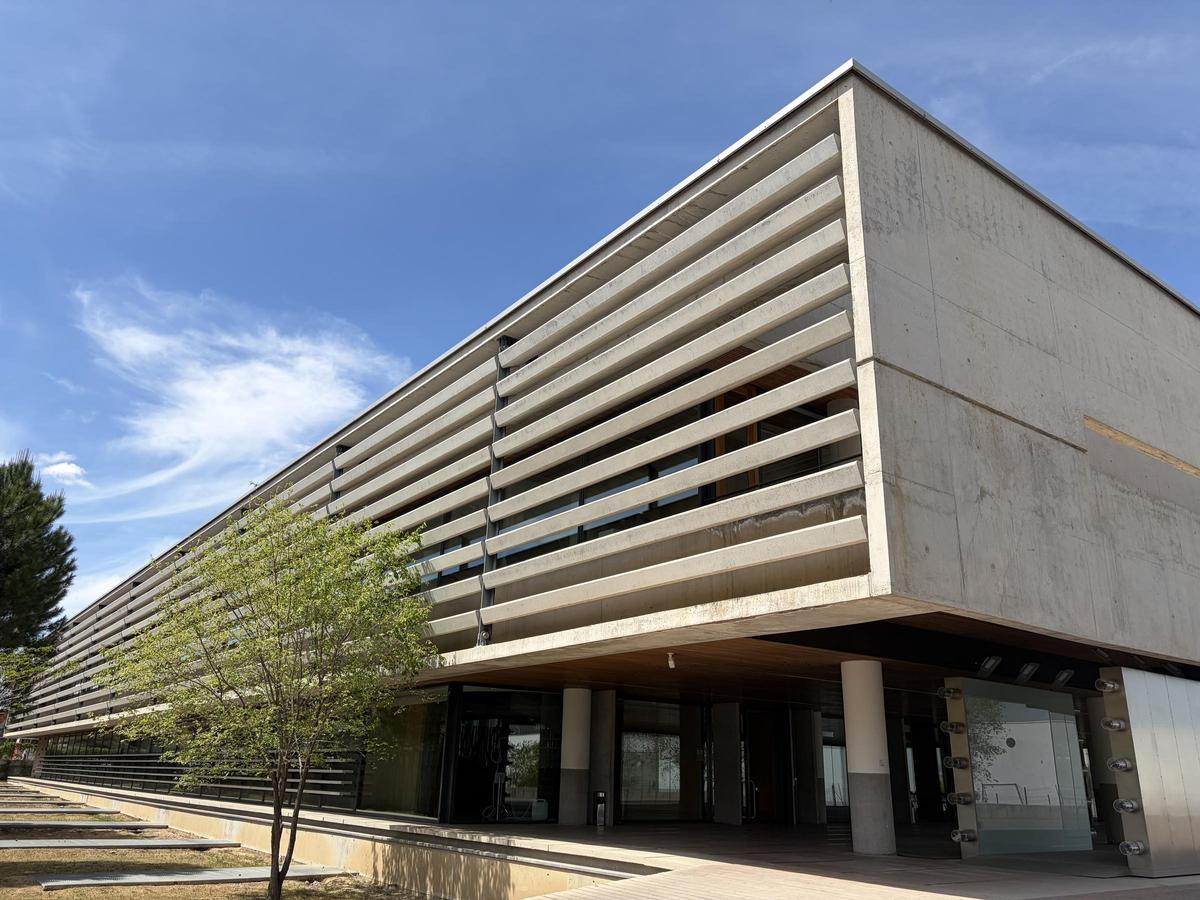 Fachada de las instalaciones de Inelcom en Xàtiva, donde se ubica su planta de producción.