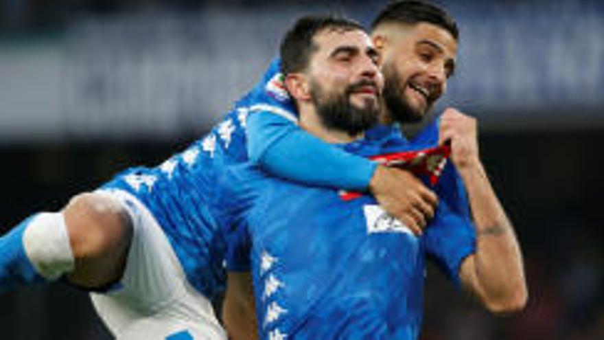 Albiol celebra un gol con el Nápoles.