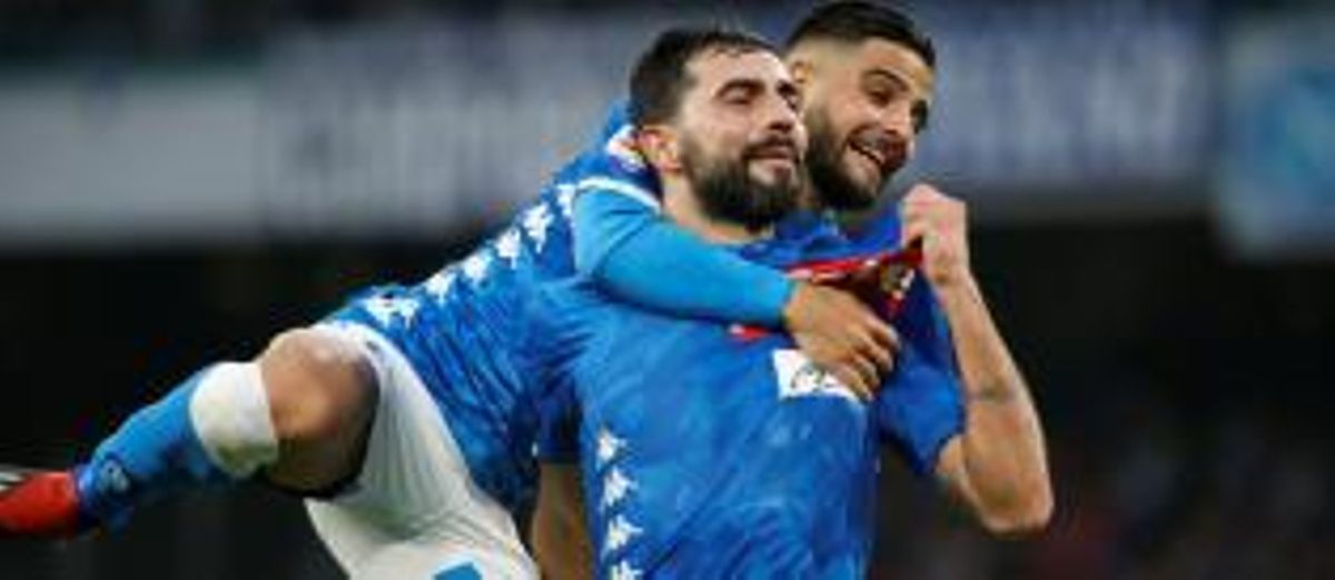 Albiol celebra un gol con el Nápoles.