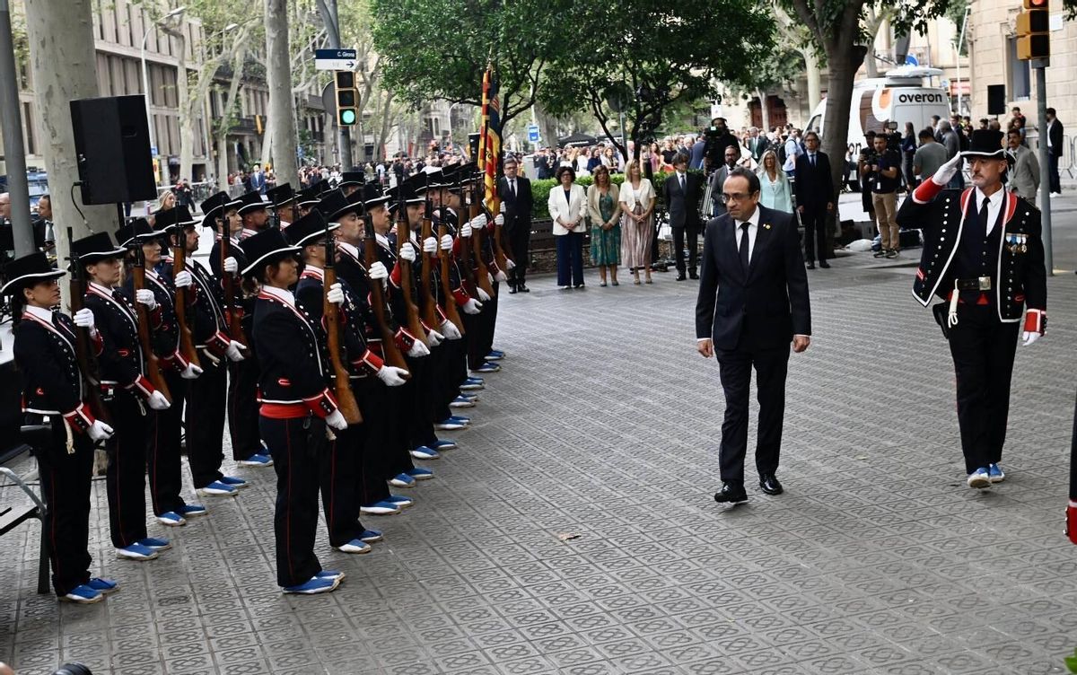 Diada de Catalunya: Ofrenda floral en el monumento a Rafael Casanova
