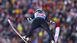 Lanisek bate a Kobayashi en Garmisch y Wellinger sigue líder del torneo