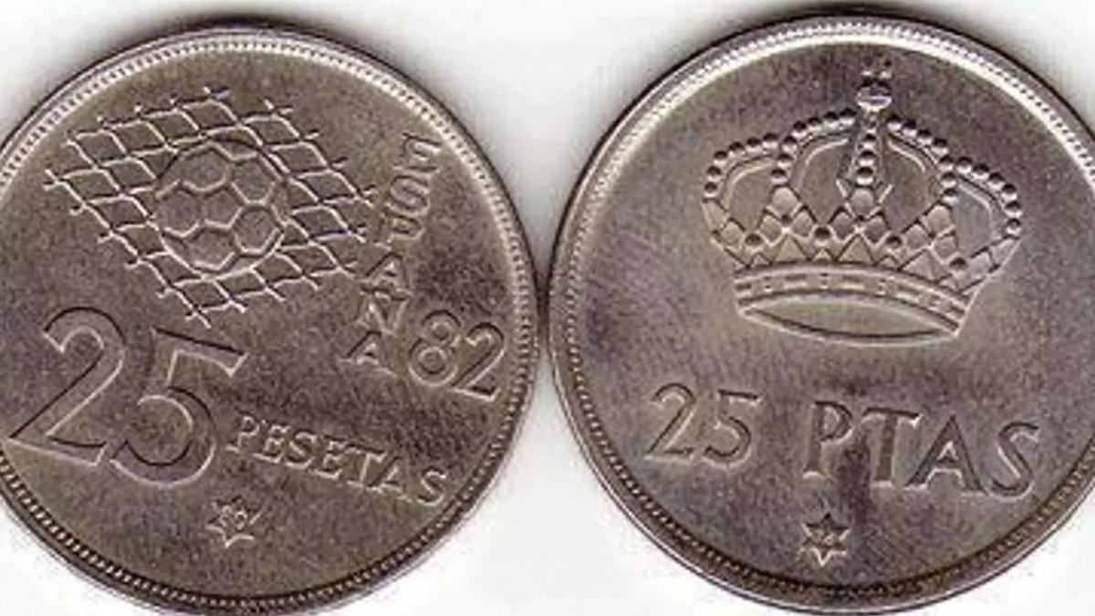 Dos monedas de 25 pesetas.