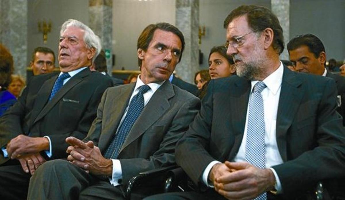 Vargas Llosa, Aznar i Rajoy, ahir durant l’acte d’entrega del premi Faes de la llibertat.