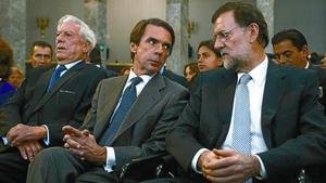 Vargas Llosa, Aznar i Rajoy, ahir durant l’acte d’entrega del premi Faes de la llibertat.