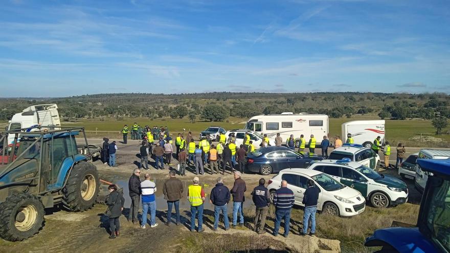 Colas kilométricas en la N-122 con decenas de tractores ralentizando el tráfico