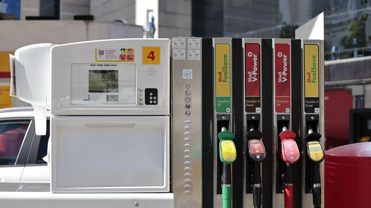 Multas de 500 a 900 euros después de parar a echar gasolina 95 después del cambio de precio en el litro: la Guardia civil extrema la vigilancia