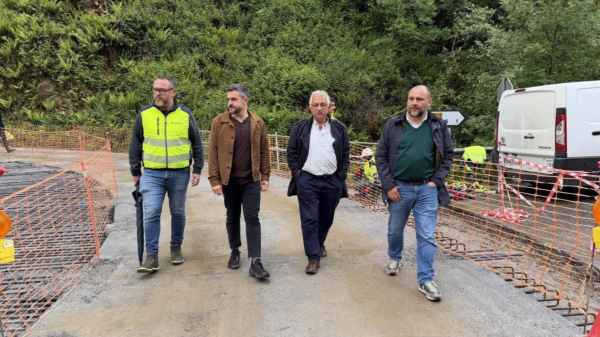 La visita a las obras de la carretera.