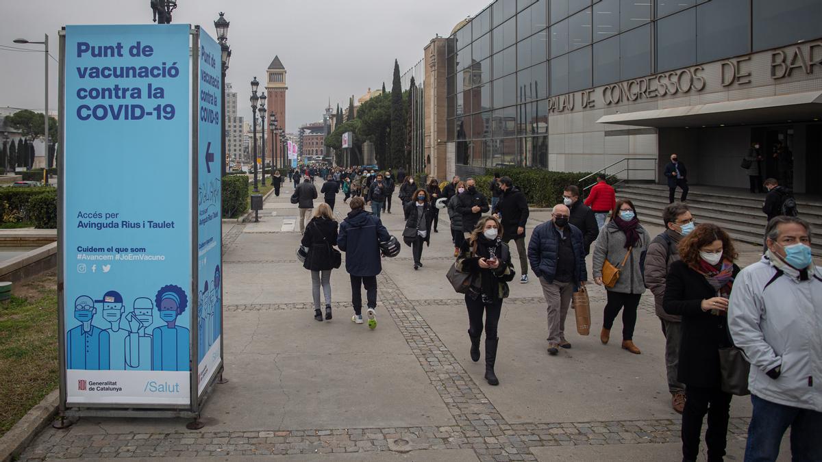 Continúan las vacunaciones masivas este domingo en Barcelona