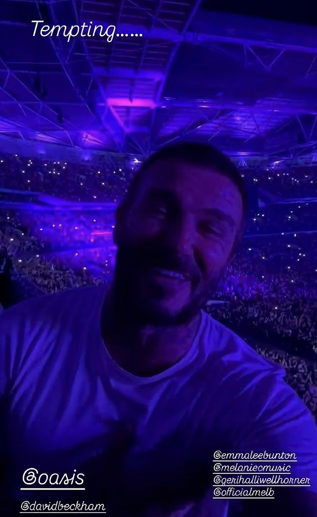 Victoria Beckham estaría 'tentada' de volver a los escenarios con las 'Spice Girls'