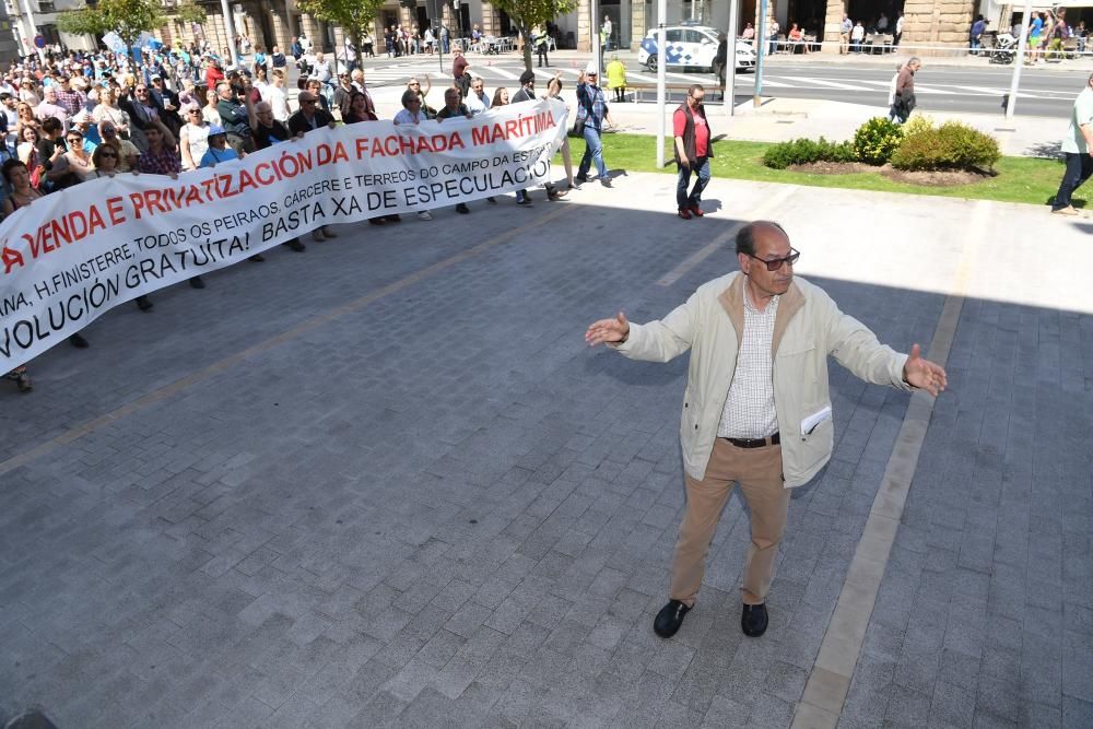 Marcha de 4.000 personas por la fachada marítima