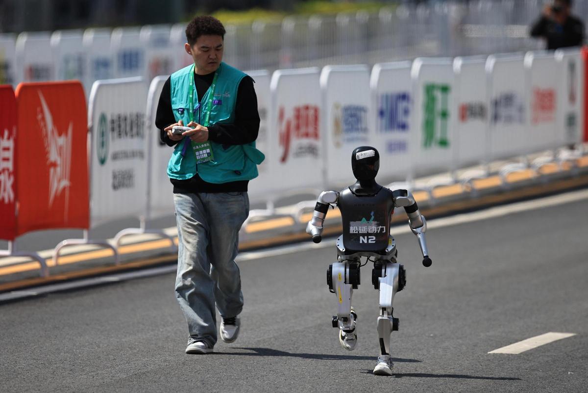 Primera Media Maratón para robots humanoides en Pekín