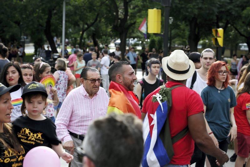 "Orgulloxos y libres". Manifestación del Orgullo en Zaragoza