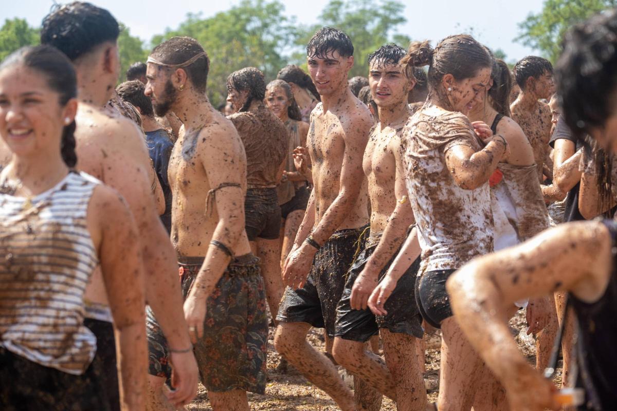 Sa Vermada de Binissalem arranca con su multitudinaria ‘guerra de raïm’ y la ‘Festa dels Trepitjadors’