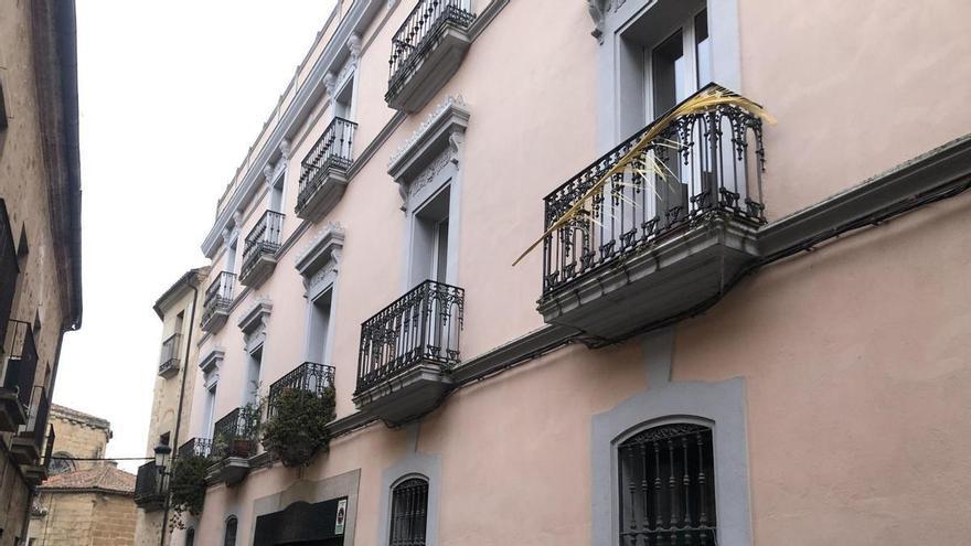 Vídeo | El bar legendario y ecléctico de Cáceres con más de un cuarto de siglo de vida