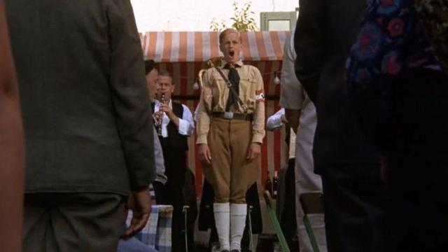 Escena de la película 'Cabaret', donde los nazis cantan 'Tomorrow Belongs to Me' (El Mañana me pertenece).